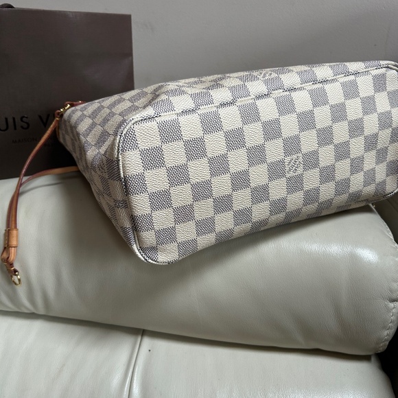 Stunning Louis Vuitton Neverfull pm🤍🩵Azur - Picture 9 of 16